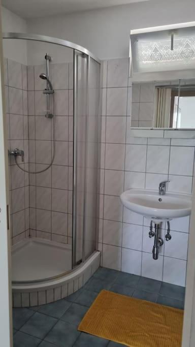 Apartment Mit 2 Betten Inklusive Gratis Parkplatz Грац Экстерьер фото