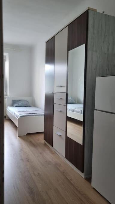 Apartment Mit 2 Betten Inklusive Gratis Parkplatz Грац Экстерьер фото
